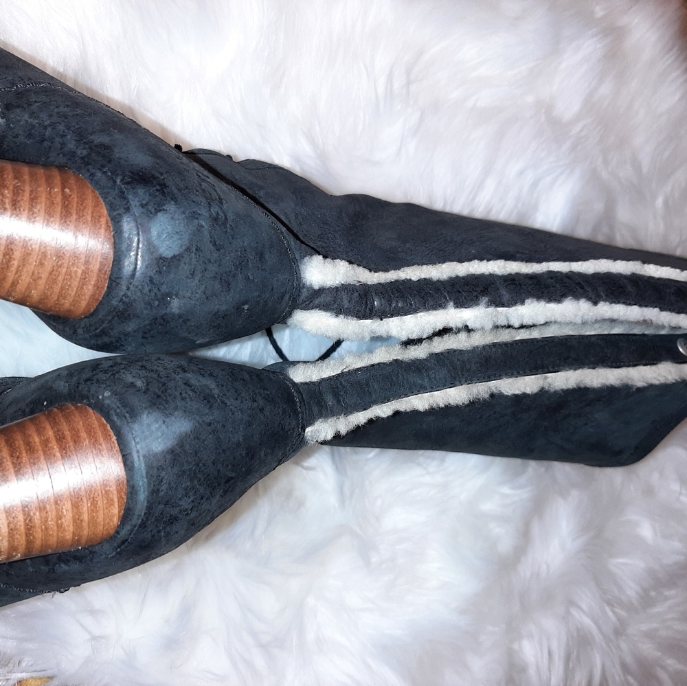Tall Ugg heeled boots - Picture 4 of 6